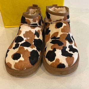 Ugg Classic Ultra Mini Cow Print size 7